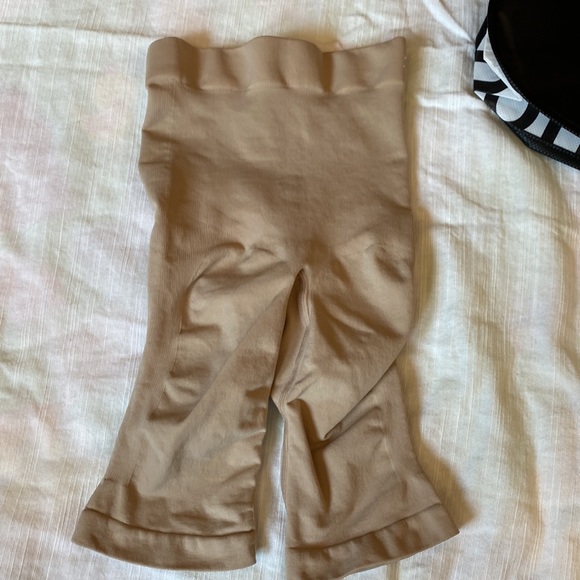 SKIMS Shapewear Highwaist shorts S/M - Picture 3 of 3